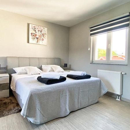 Apartmani Fenestra Otočac Exteriör bild