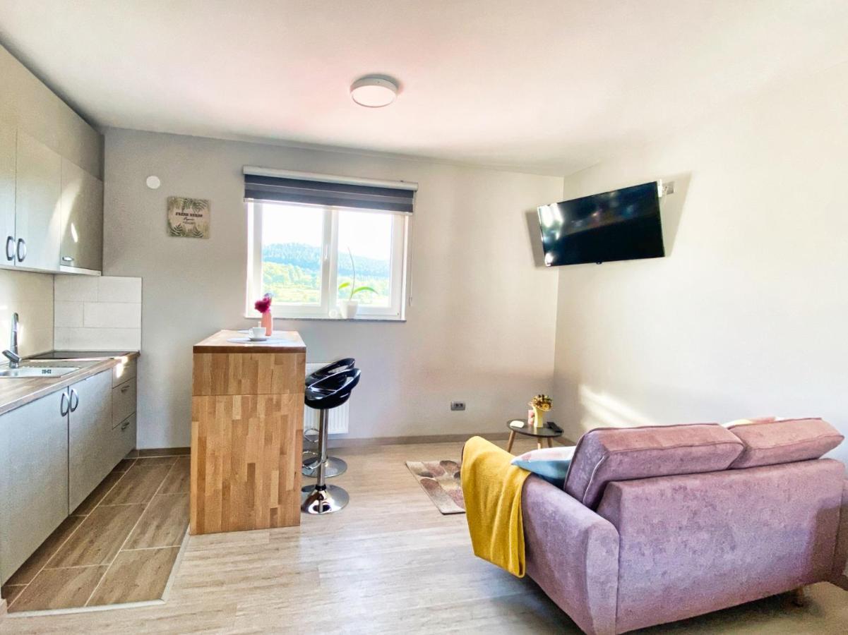 Apartmani Fenestra Otočac Exteriör bild