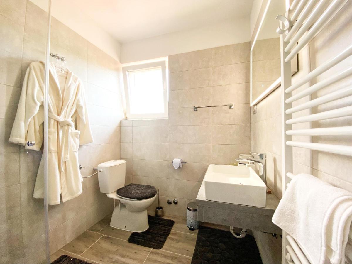 Apartmani Fenestra Otočac Exteriör bild