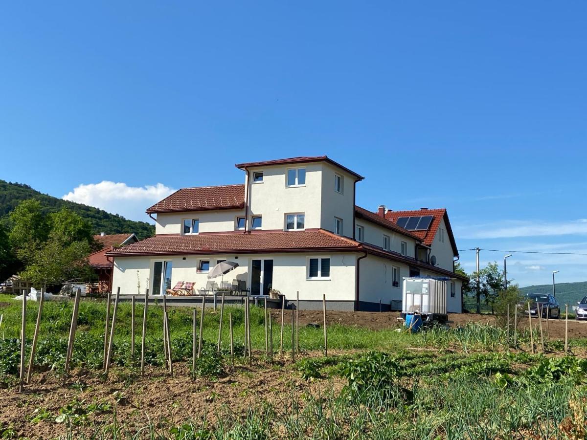 Apartmani Fenestra Otočac Exteriör bild